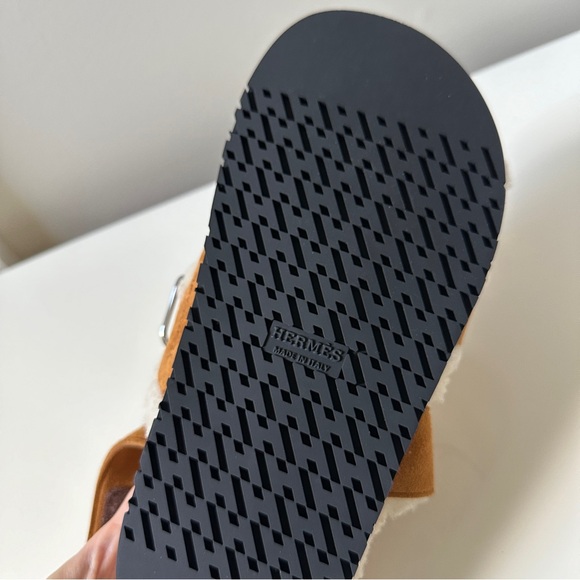 Hermes Chypre Sandal in 35.5 - Picture 4 of 4